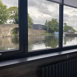 Herberg The Watersedge, Canal, Hillingdon