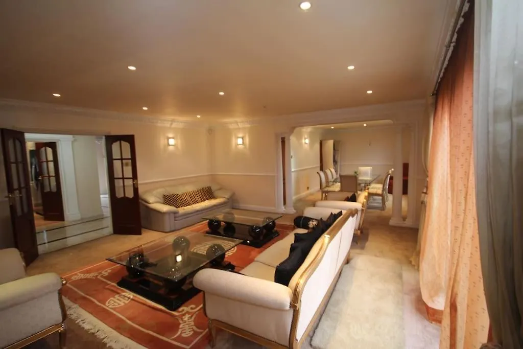 High Gable House -Four Bedrooms Hillingdon Holiday home