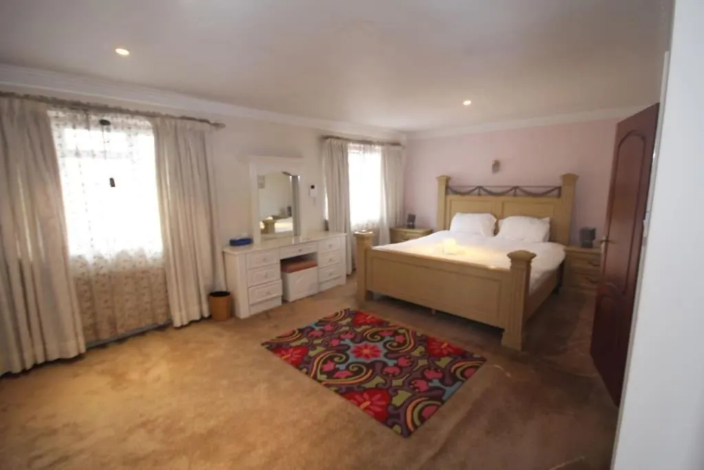 High Gable House -Four Bedrooms Hillingdon 0*,